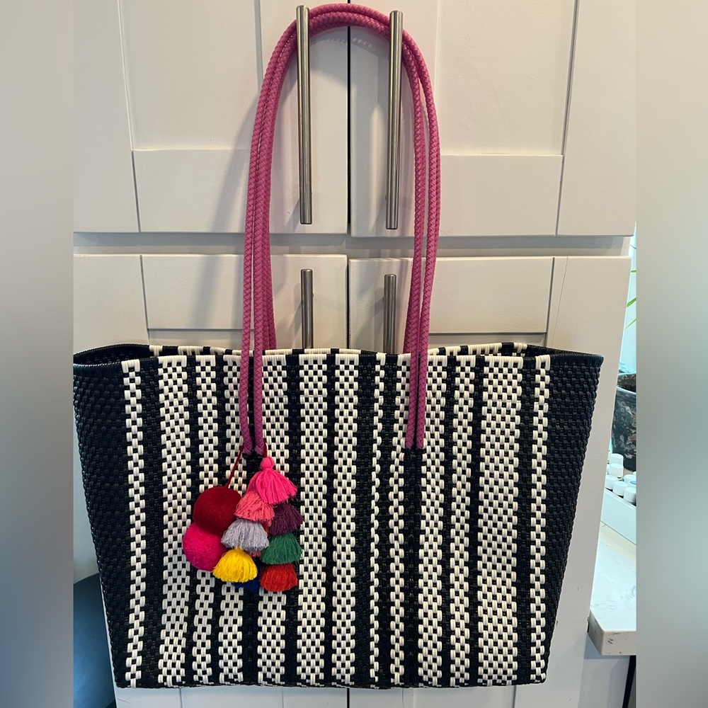 Plastic woven tote with tassel detail